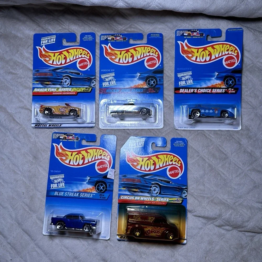 Hot Wheels Set Of 5 Cars Diecast 1:64 NIB
